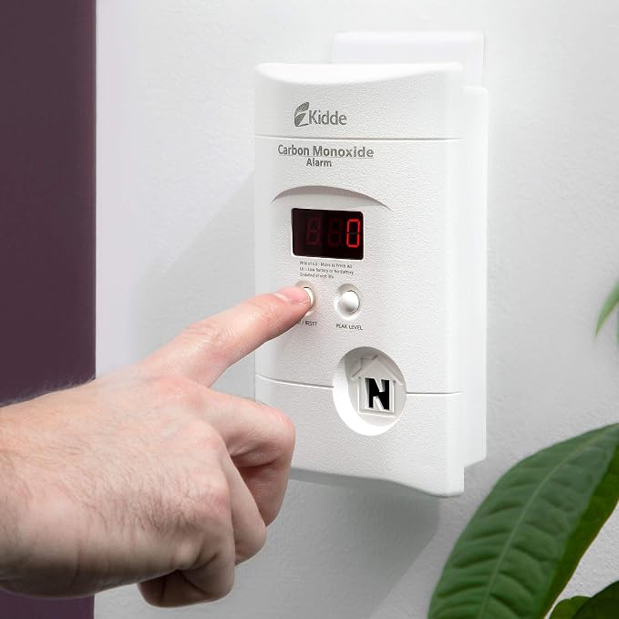 Carbon Monoxide Detector, Plug In Wall with 9-Volt Battery Backup, Digital LED Display in White., alternate view 6