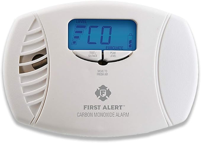 CO615 Dual-Power Plug-In Carbon Monoxide Detector with Battery Backup and Digital Display, White in White.