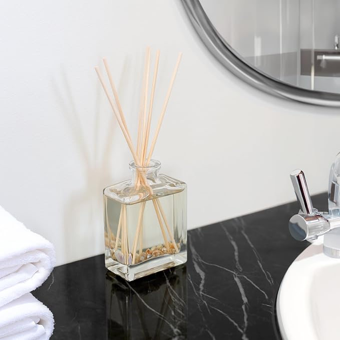Holiday Cheer Reed Diffuser Set – Cranberry, Cinnamon, Evergreen, Cedar & Smokey Wood – Made with Essential Oils – Sleek