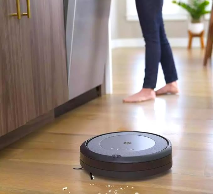 i5+ i555620 Robot Vacuum with Clean Base Automatic Dirt Disposal, alternate product view 2