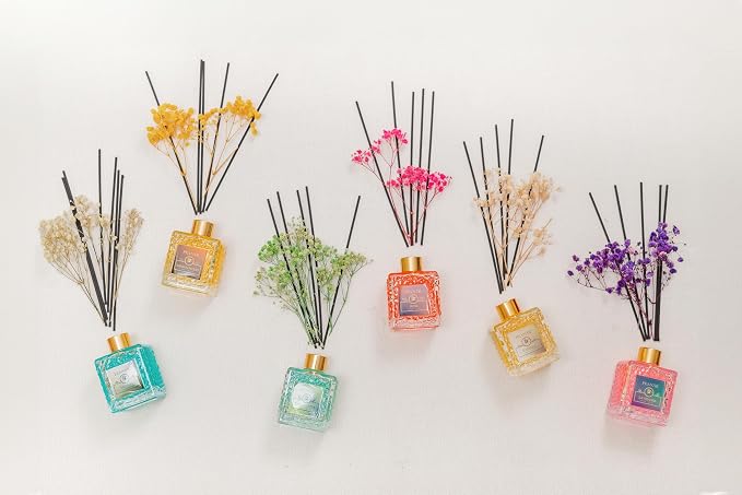 Reed Diffuser Set - Eucalyptus Mint Oil, Oil Diffuser Sticks, Bathroom Diffuser, Bathroom Decor, 200ml with Preserved Flowers